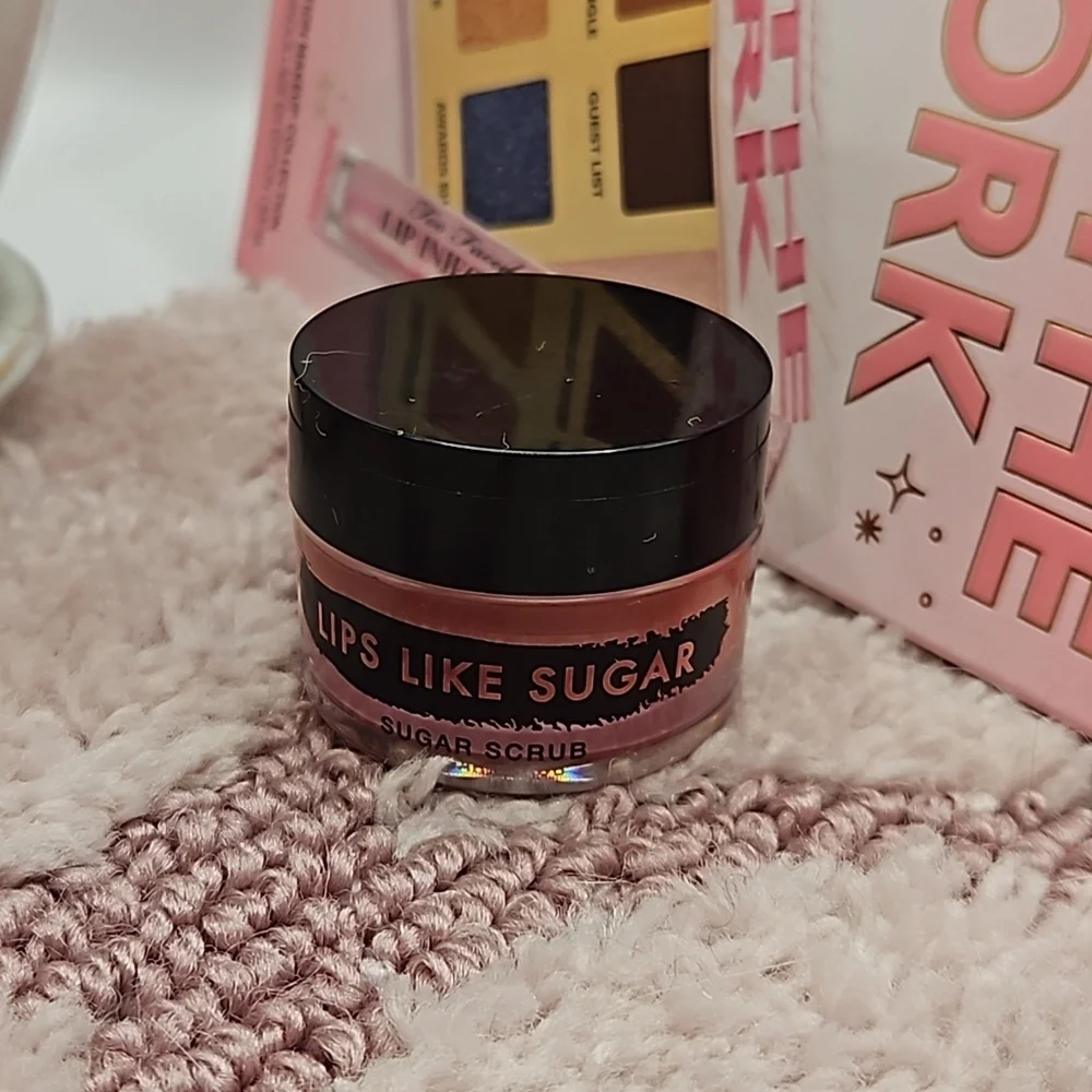 nwt Victoria's Secret LIPS LIKE SUGAR Scrub - Picture 1 of 2